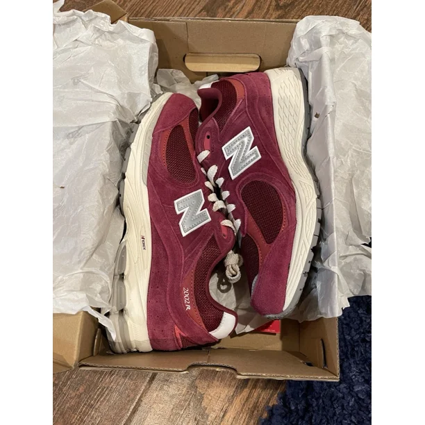New Balance Men’s Size 9 M2002RHA Bordeaux red wine- brand new