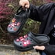 thumbnail image 1 of Zuecos bonitos de dibujos animados para hombre y mujer, sandalias con agujeros a la moda, zapatillas de suela gruesa, ropa exterior, paquete de verano, novedad de 2023 Qiuyongming unisex, 1 of 2
