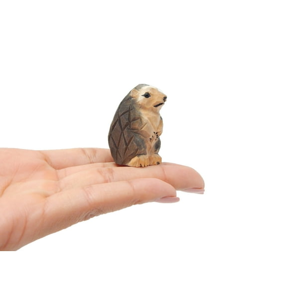 Hedgehog Figurine Statue Garden Decoration Miniature Wood Forest Art Carved Small Animal