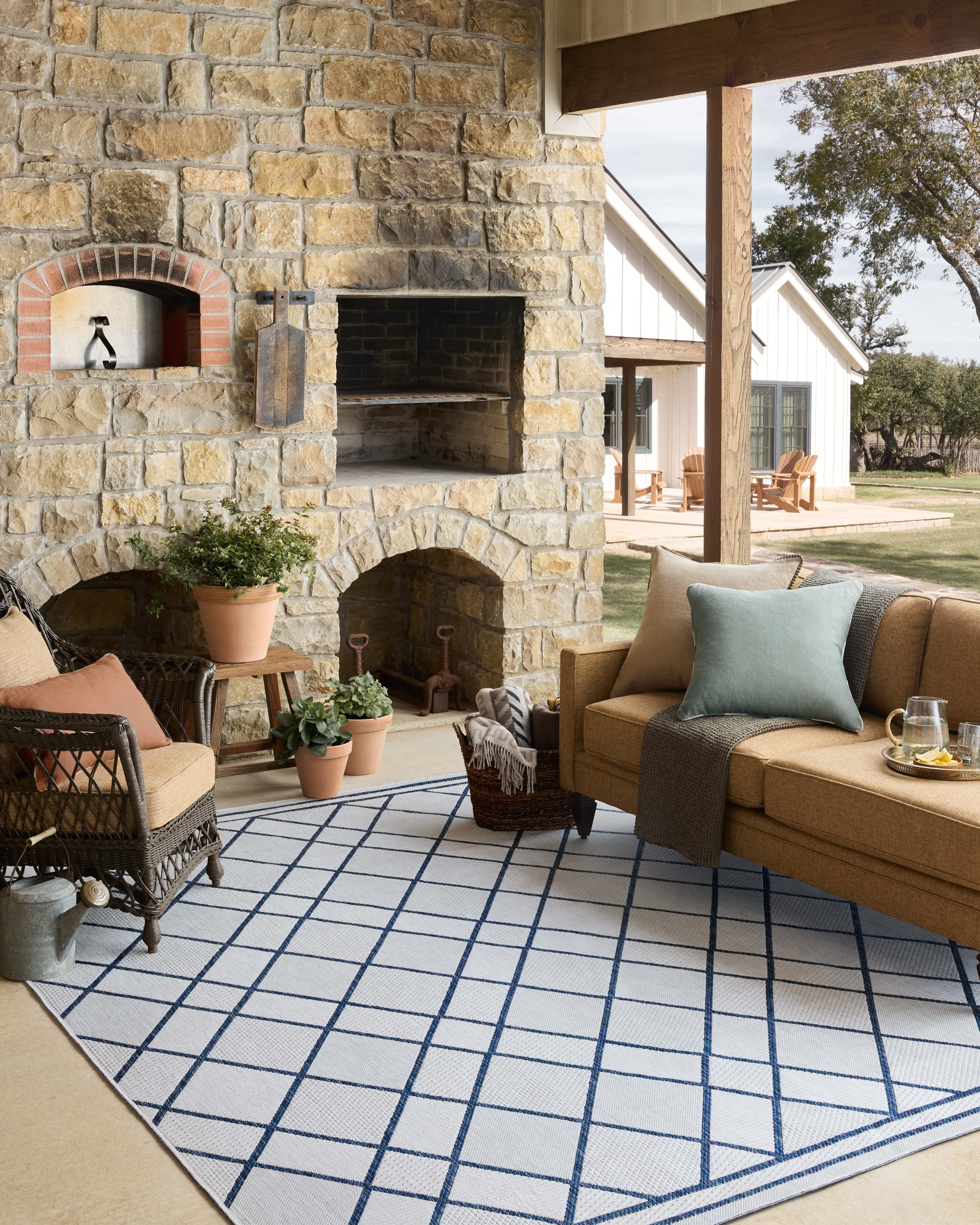 Indoor Outdoor Rug 5x8, Reversible, Loloi Easton Ivory / Denim (5'3" x 7'6")