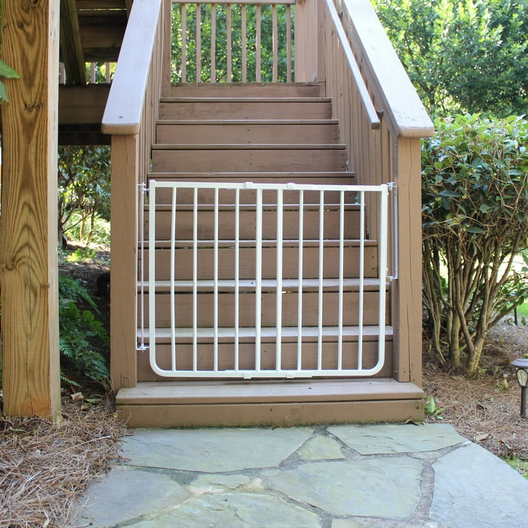 Stairway special hotsell outdoor safety gate