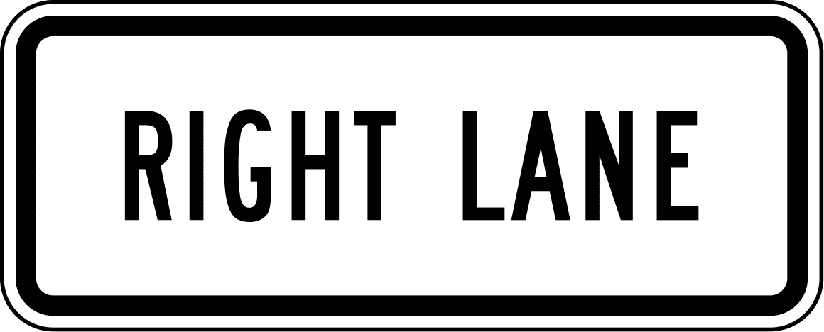 Дорожный знак населенный пункт на белом фоне.