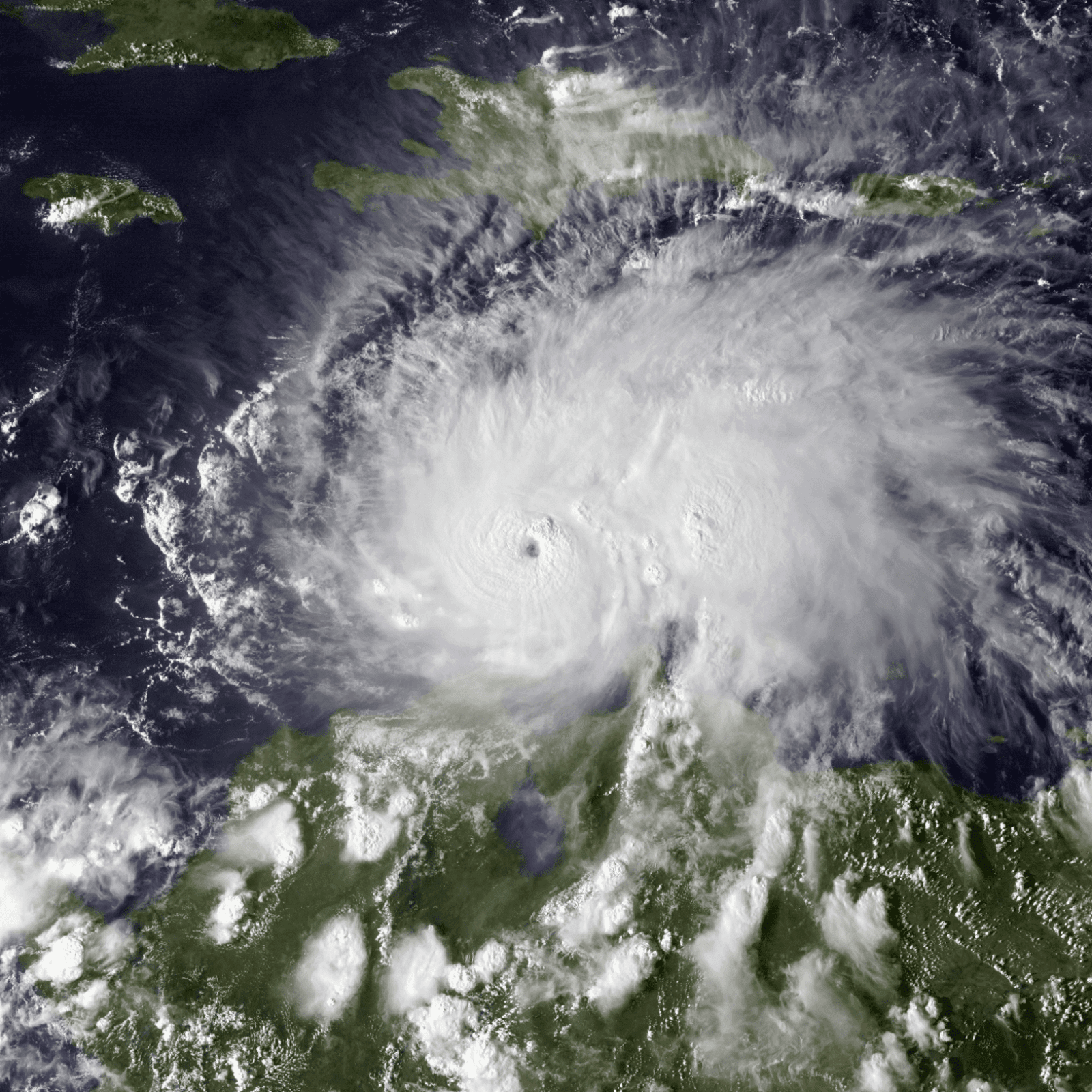 Color image of Hurricane Matthew north of Aruba on 30 September 2016 20