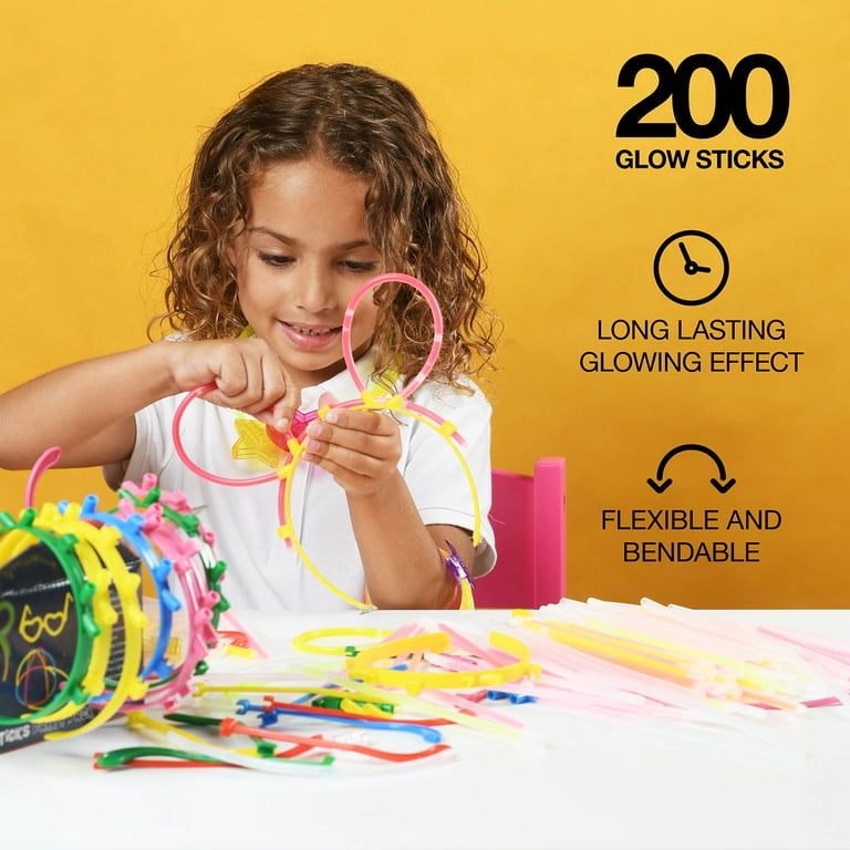 Play22 Glow Sticks Bulk 500 Pack - 200 Glowsticks and 300 Accessories - 8” Ultra Bright Glow Sticks Party Pack Mixed Colors - Glow Sticks Necklaces