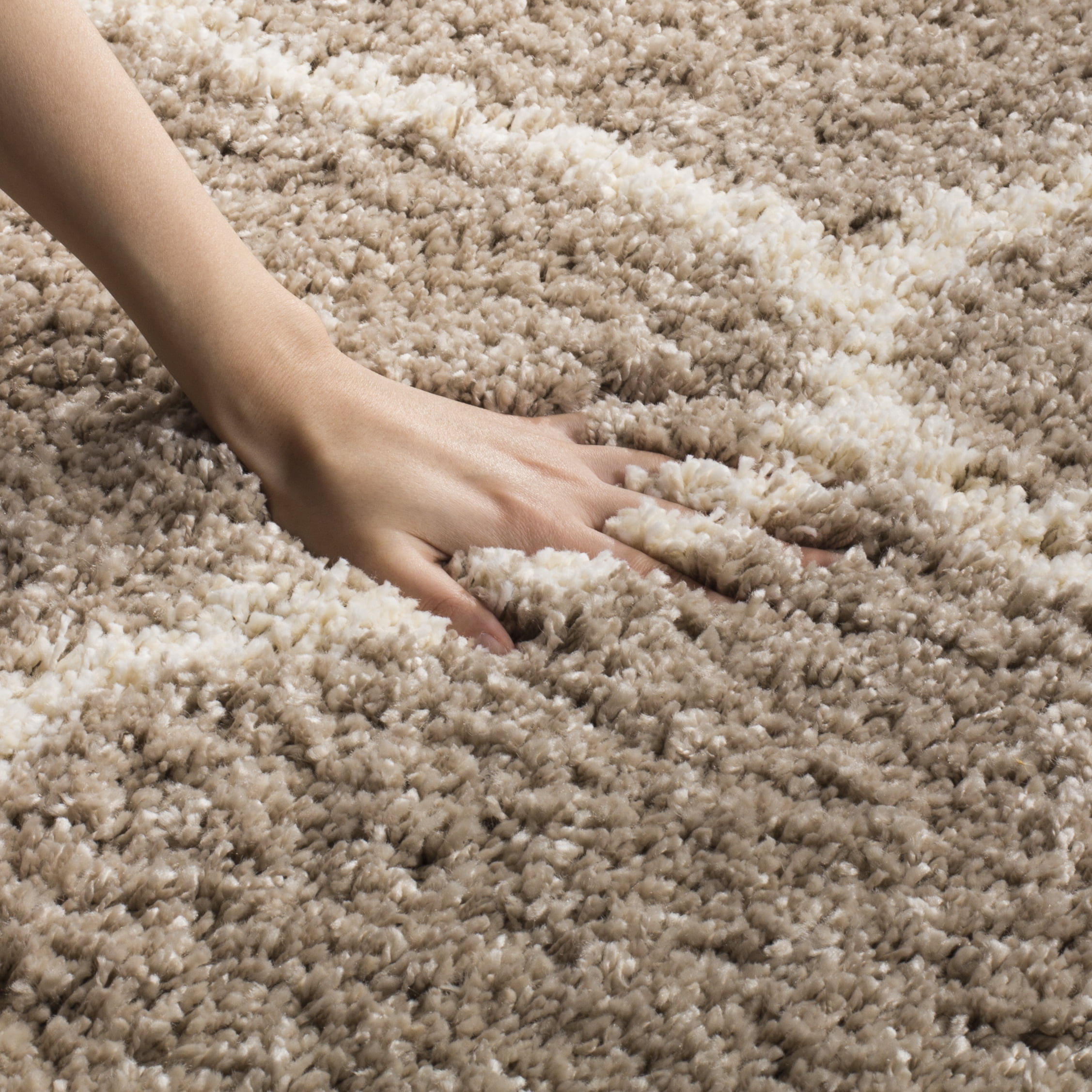 SAFAVIEH Hudson Arline Plush Geometric Shag Area Rug, Beige/Ivory, 2'3" x 3'9"