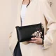 thumbnail image 4 of Elegante bolso bandolera de piel negra con bordado floral Bolso de hombro compacto y versátil para mujer Combinación de estilo y funcionalidad, 4 of 5