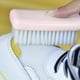 thumbnail image 4 of Cepillo De Plástico Cepillo de ropa rosa de mango largo con cerdas ultrasuaves para ropa y zapatillas. Elimina manchas (1 unidad). JASKFLY, 4 of 8