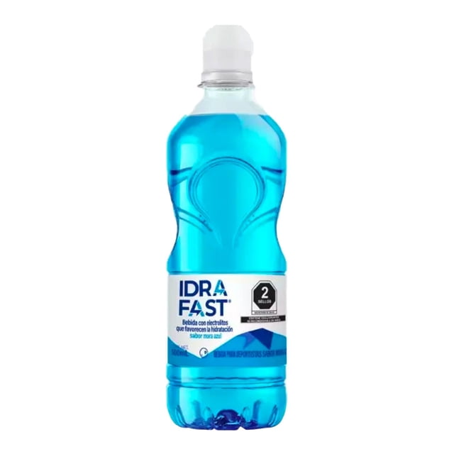 suero idrafast bebida para deportistas mora azul 500 ml botella plástica translúcida de 500 ml con líquido azul, etiqueta blanca con logotipo IdraFast y texto sobre electrolitos; vista frontal centrada con tapón deportivo. Bebida para reponer agua y energía tras la actividad física, a menudo usada también como bebida de recuperación ligera durante viajes o entrenamientos cortos.