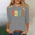 thumbnail image 1 of Uootdi Hauts pour Femmes Manches 3/4 Col Rond Imprimé Arc-en-Ciel Rétro 1976 Coupe Décontractée T-Shirts Nostalgiques d'Été Cadeau, 1 of 4