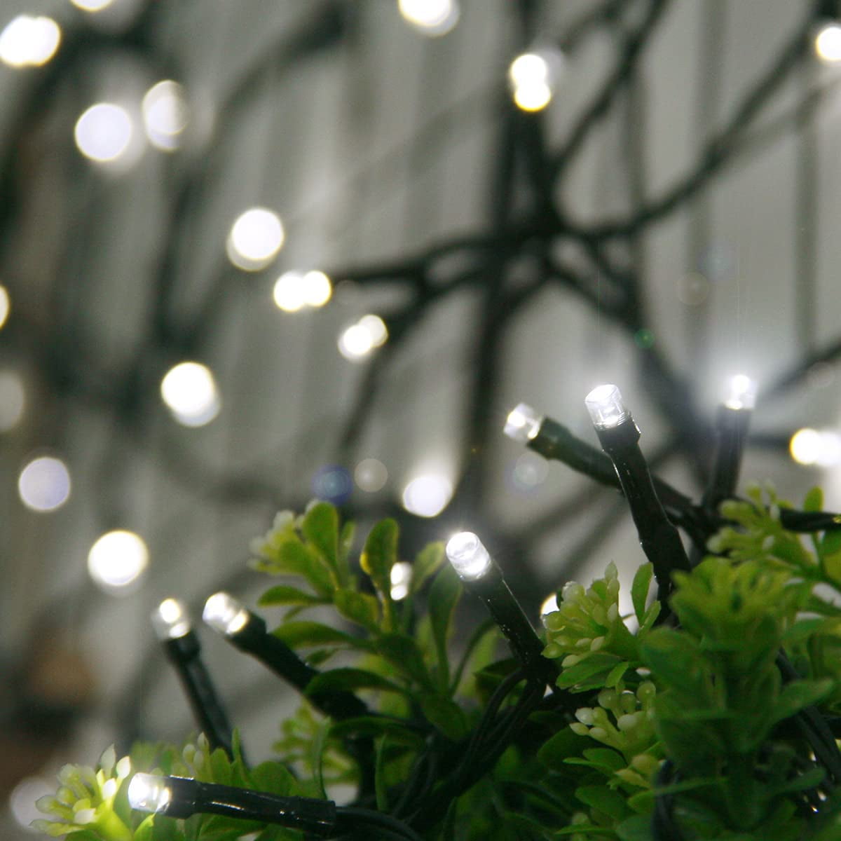 100 LED Solar String Lights Outdoor Durable & Bright Solar Powered Patio Lights Waterproof 8 Modes Solar LED Decorative Lights for Garden Gazebo Tree - White