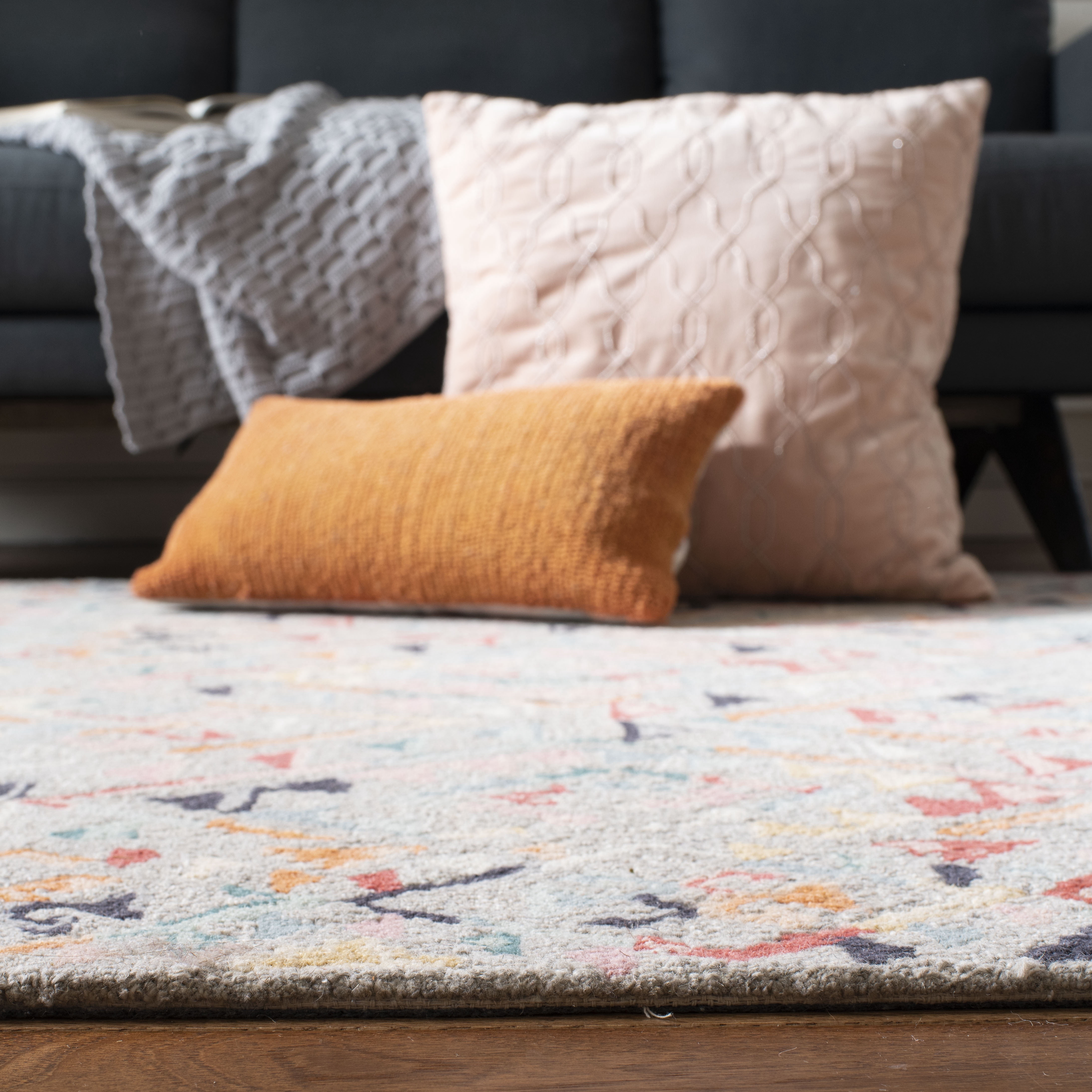 SAFAVIEH Micro-Loop Andrina Diamond Area Rug, Grey/Pink, 5' x 5' Round