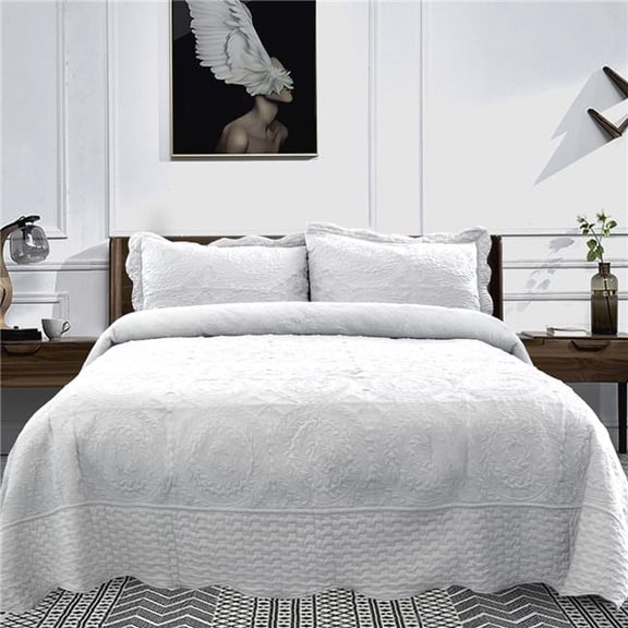 Embroidered Oversized Scalloped Edge Quilt Set