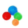 thumbnail image 1 of Paquete de 4 bolas para perros con púas - Limpia los dientes para encías más sanas - Juguetes para perros no tóxicos sin BPA para masticadores agresivos - Bolas con púas en rojo, azul, naranja y verde oso de fresa Electrónica, 1 of 3