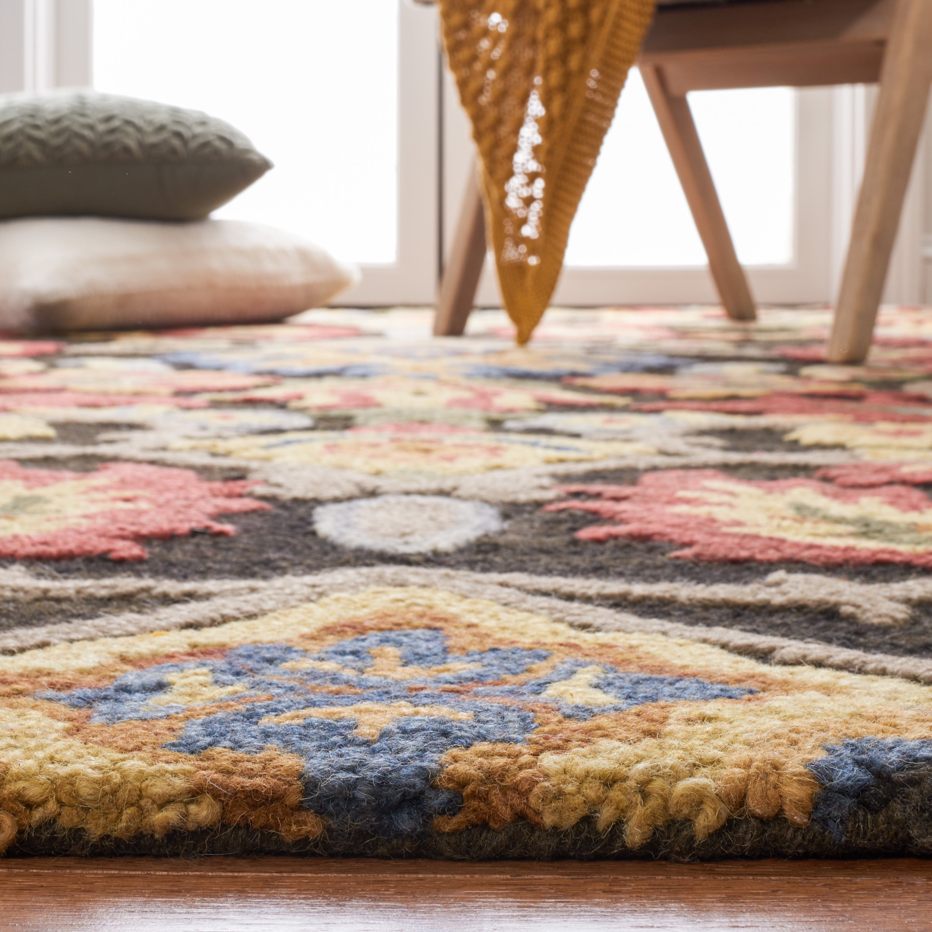 SAFAVIEH Blossom Lennon Floral Wool Area Rug, Charcoal/Multi, 6' x 9'