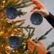 thumbnail image 4 of Bolas De Plástico Set de 3 bolas navideñas de plástico para colgar en el árbol de Navidad, ideales para decoración Rkxzt, 4 of 8