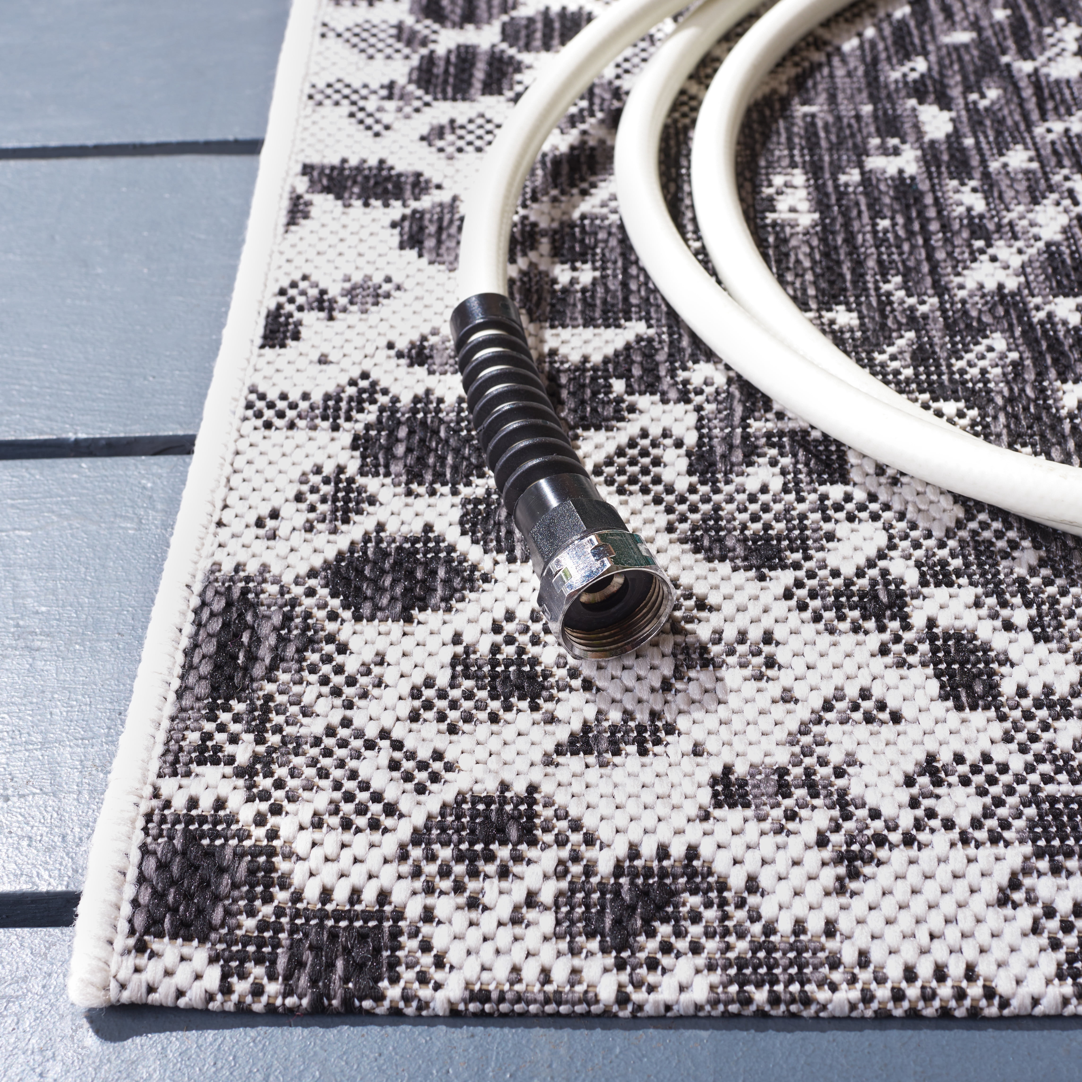 Safavieh Courtyard Alphonse Animal Indoor/Outdoor Area Rug, Gray/Black, 8' x 10'
