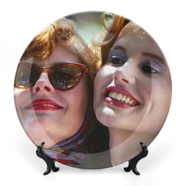 Thelma y Louise Plato decorativo de porcelana fina (bone china), plato decorativo de cerámica para hogar, oficina, soporte de pared, platos decorativos para dormitorio - 6 pulgadas (15 cm)