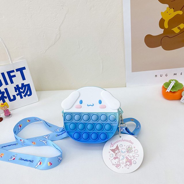 Sanrio-llaveros de Hello Kitty Kuromi KT Cinnamoroll My Melody, bolso de mano, caja de protección de silicona, bolso colgante YAOSANBAO BAO unisex