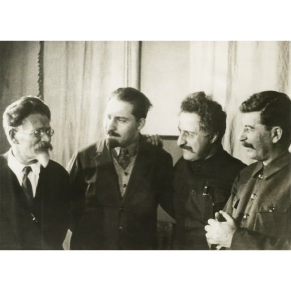 Leaders Éminents de la Russie Soviétique dans l'Histoire de Moscou (24 x 18)