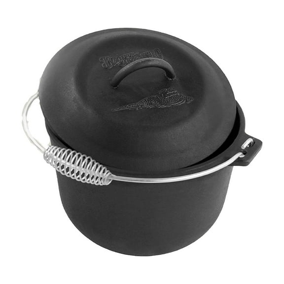 Bayou Classic Oven Broiler and Grill Safe Cast Iron 6 Quart Seasoned Pot w/ Lid