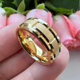 thumbnail image 3 of Anillos de tungsteno JAMW dorado de 8mm para hombre y mujer, 3 of 5