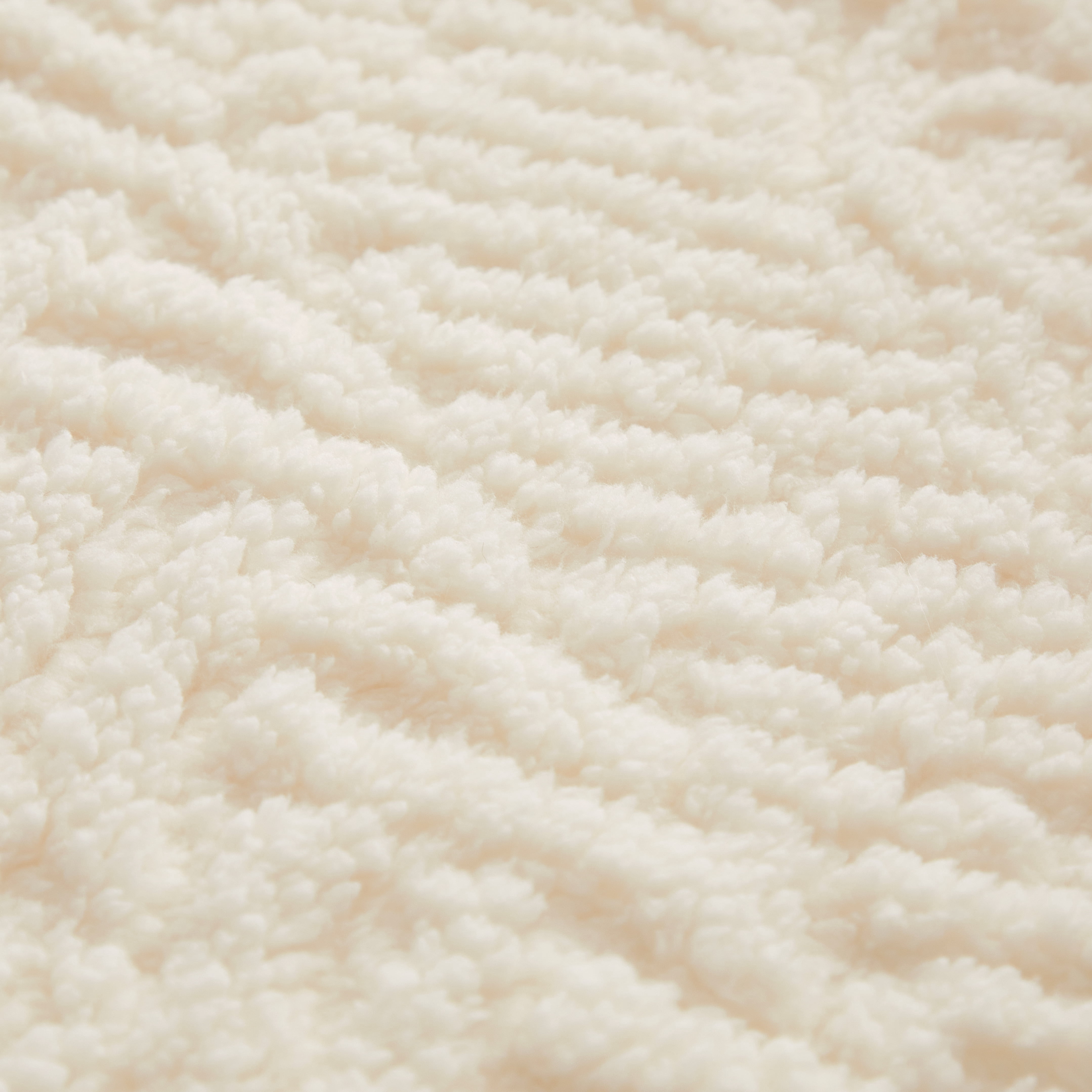 Dearfoams Embossed Sherpa with Solid Sherpa Reverse Throw, Ivory