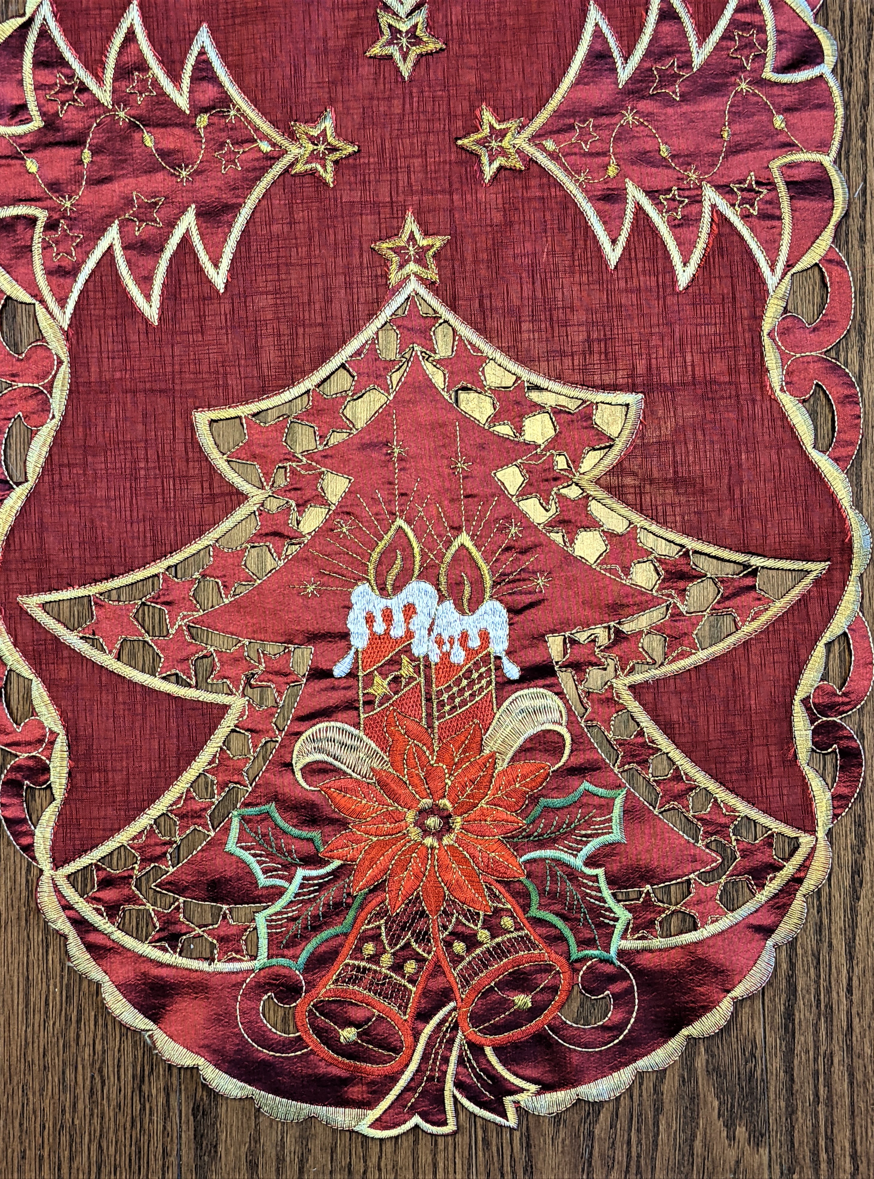Doily Boutique Table Runner