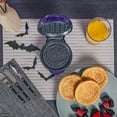 thumbnail image 2 of Uncanny Brands Nightmare Before Christmas Jack Skellington Mini waflera – Pequeño aparato de cocina, 2 of 5