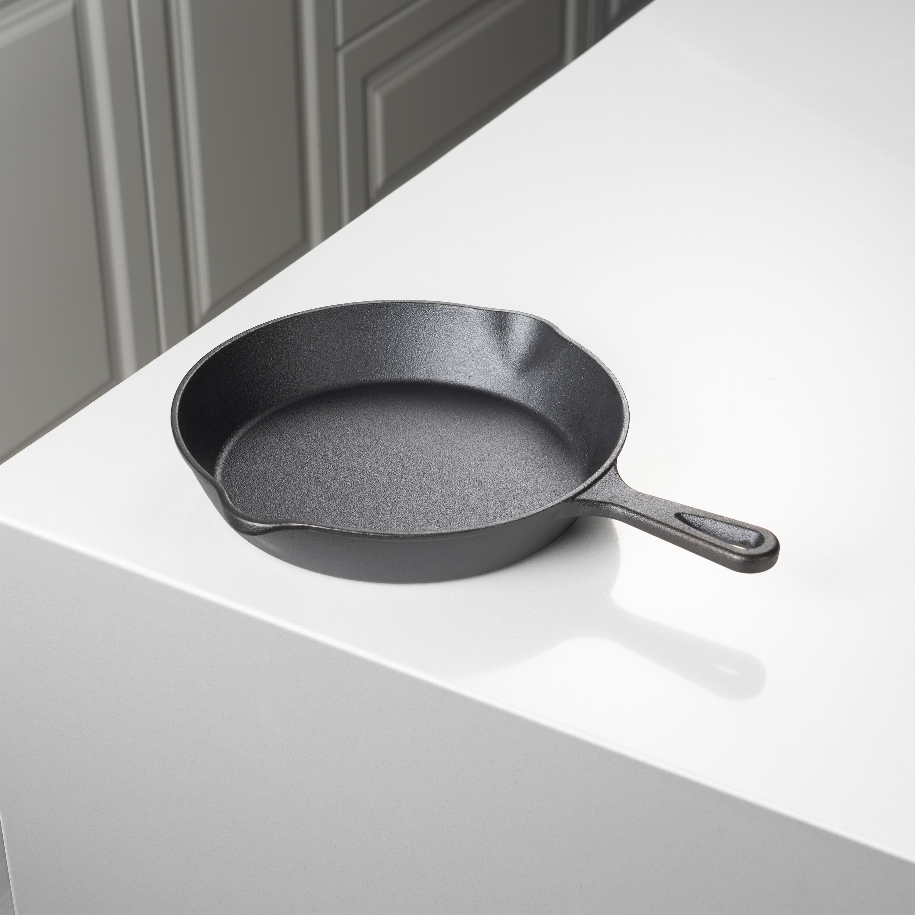 Mainstays 10.5 in Pre-Seasoned Cast Iron Skillet, Black