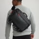 thumbnail image 3 of Chrome Industries Kadet Max Messenger Bag - Mochila cruzada para hombres y mujeres con hebilla de liberación rápida - Negro XRF, 3 of 5