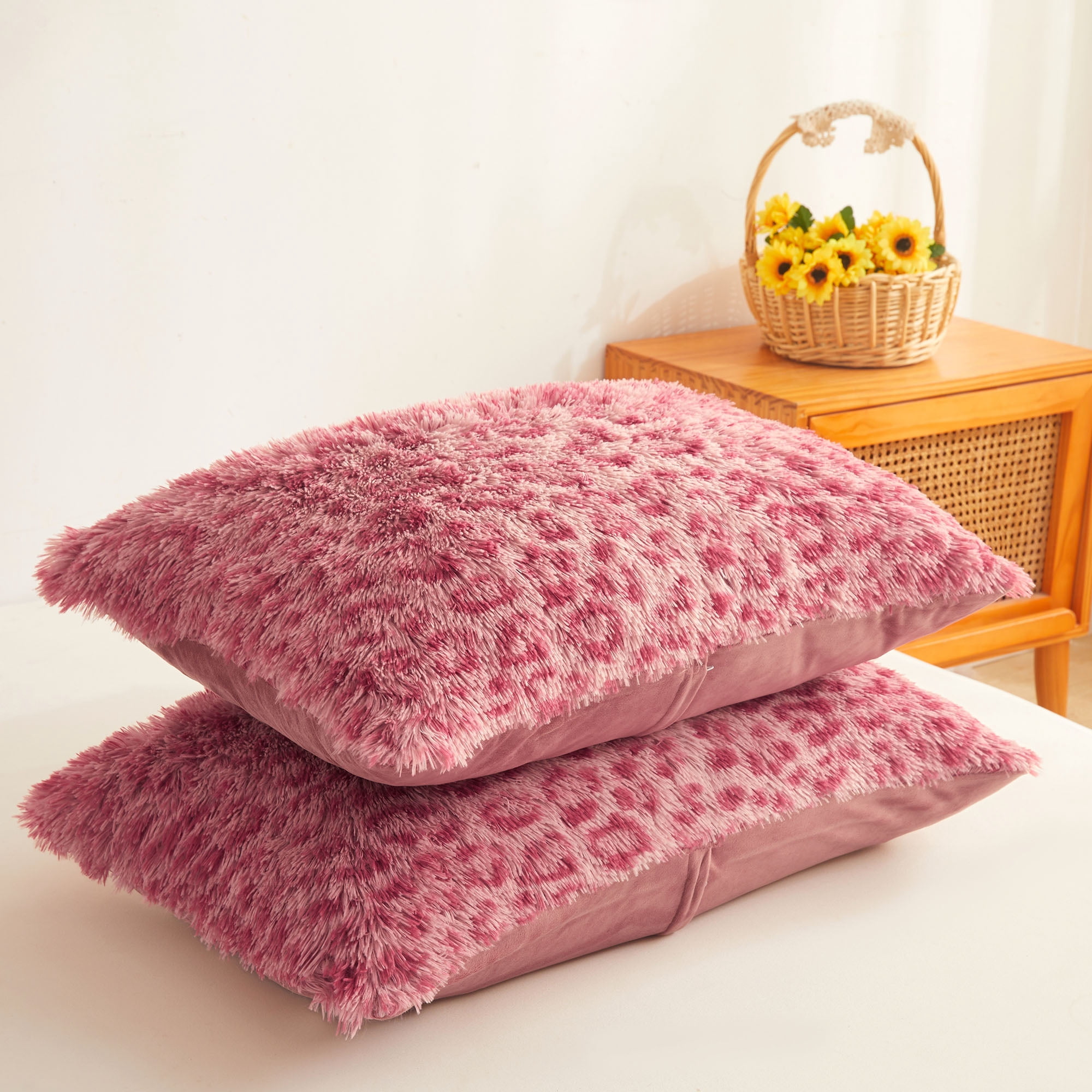 XeGe Cheetah Print Fluffy Faux Fur Duvet Cover Set, 3 Pieces Soft Plush Shaggy Fuzzy Bedding Set(1 Faux Fur Leopard Print Comforter Cover + 2 Furry Pillowcases), Zipper Closure(Queen, Pink)