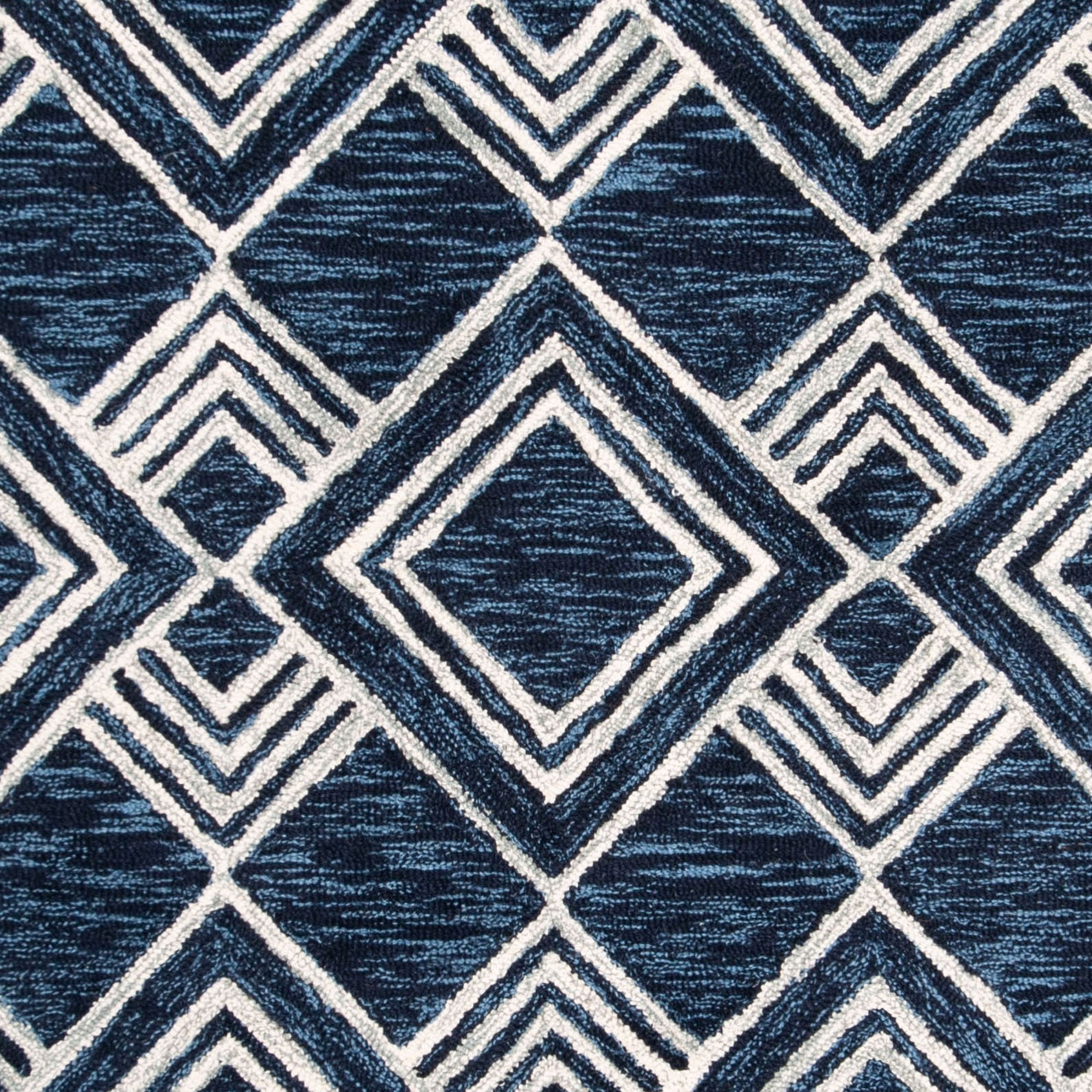 SAFAVIEH Micro-Loop Floral Diamond Trellis Wool Area Rug, Navy/Ivory, 5' x 8'