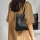 thumbnail image 5 of Bolso de hombro informal para mujer | Bolso bandolera de piel sintética | Correa ajustable para el trabajo, viajes y uso diario, 5 of 6