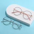 thumbnail image 3 of Gafas anti-luz azul Kickoff para mujer, gafas planas, marco de Metal cuadrado Retro de estilo coreano para hombre, 3 of 5