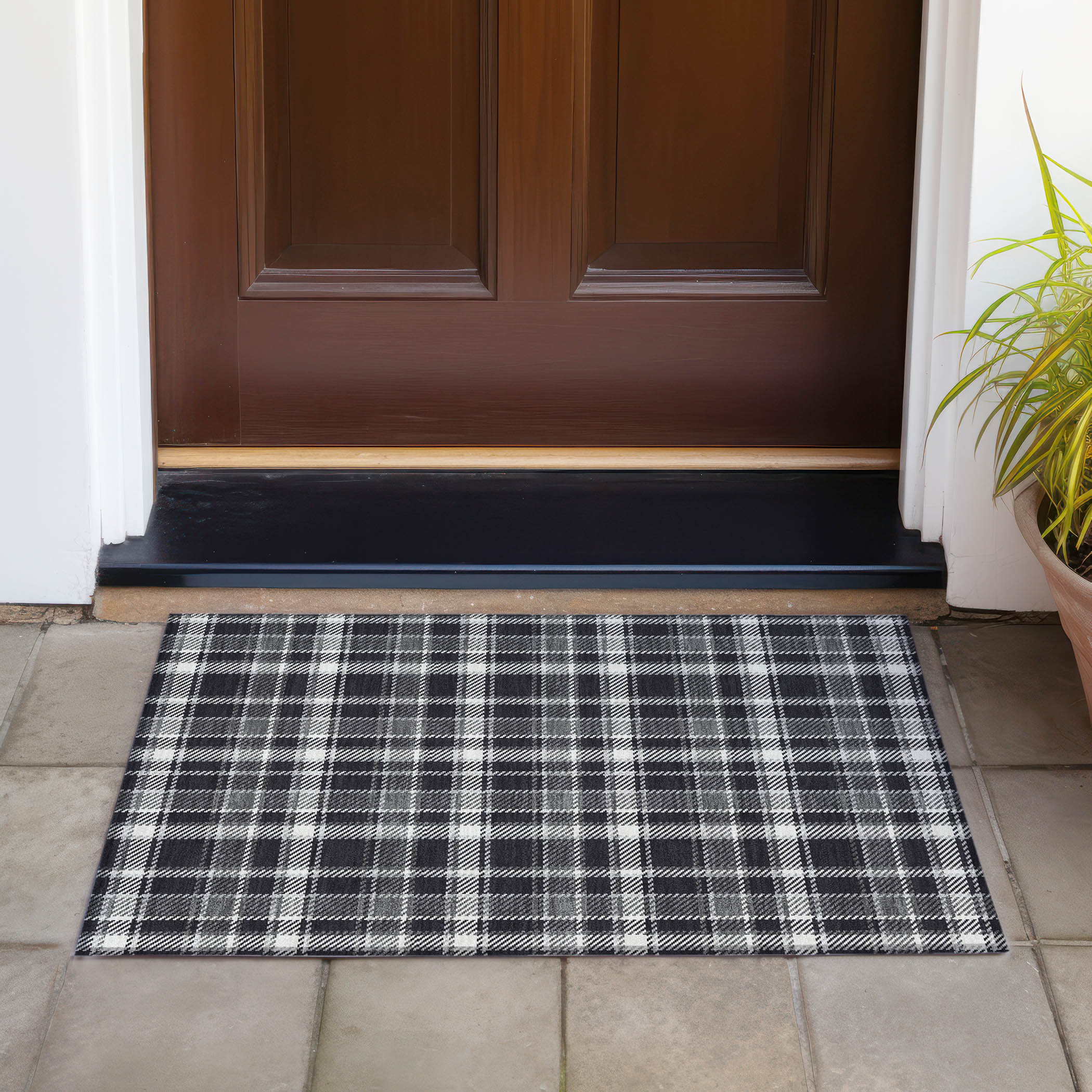 Addison Rugs Chantille Indoor/Outdoor Transitional Plaid Black Washable Rectangle Rug, 1'8" x 2'6"