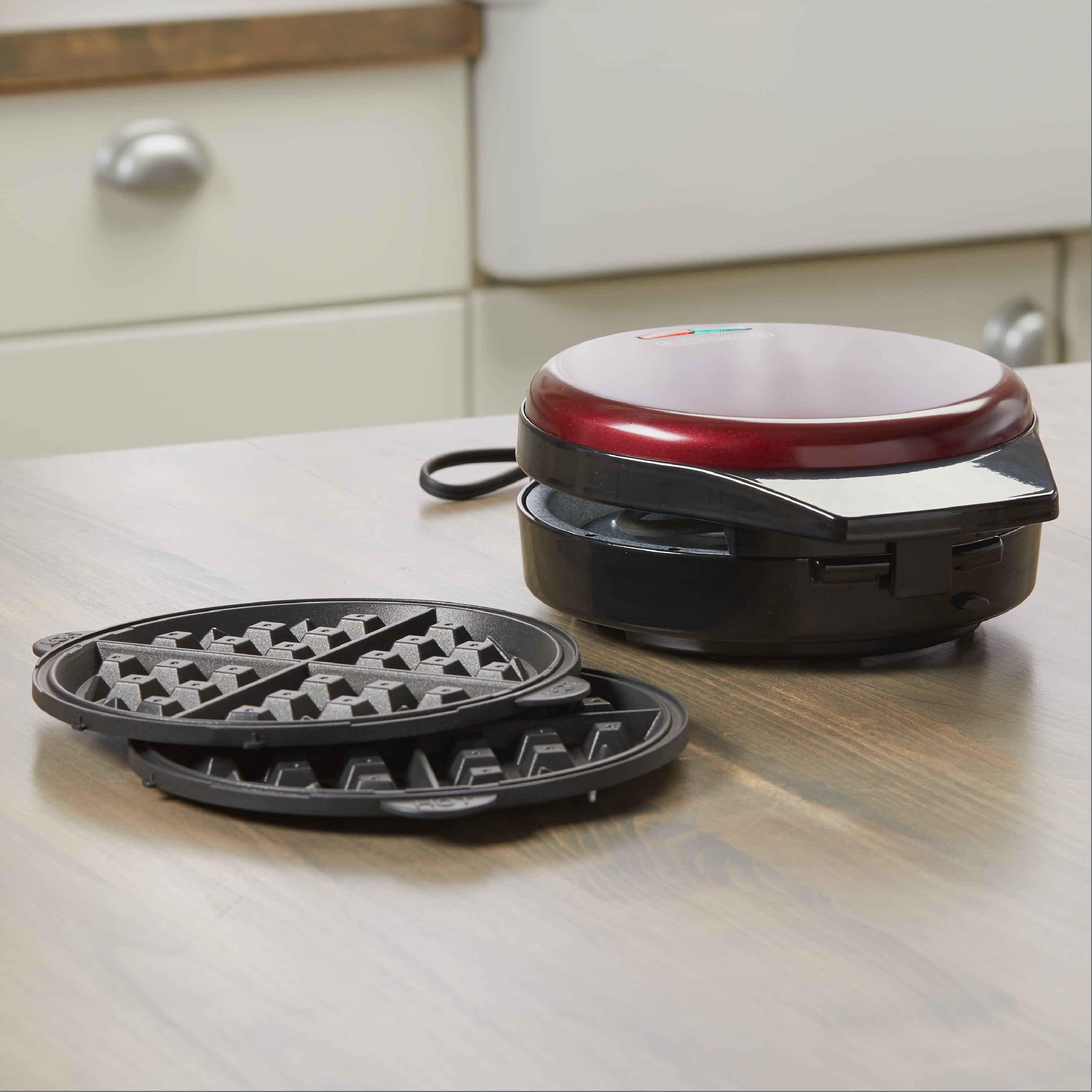 BLACK+DECKER Removable Plate Belgian Waffle Maker, Maroon, WM700R 