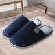 thumbnail image 4 of Pantuflas Con Punta Cerrada Cálidas Felpa para El Cómodas Hombres Y Mujeres, 4 of 9