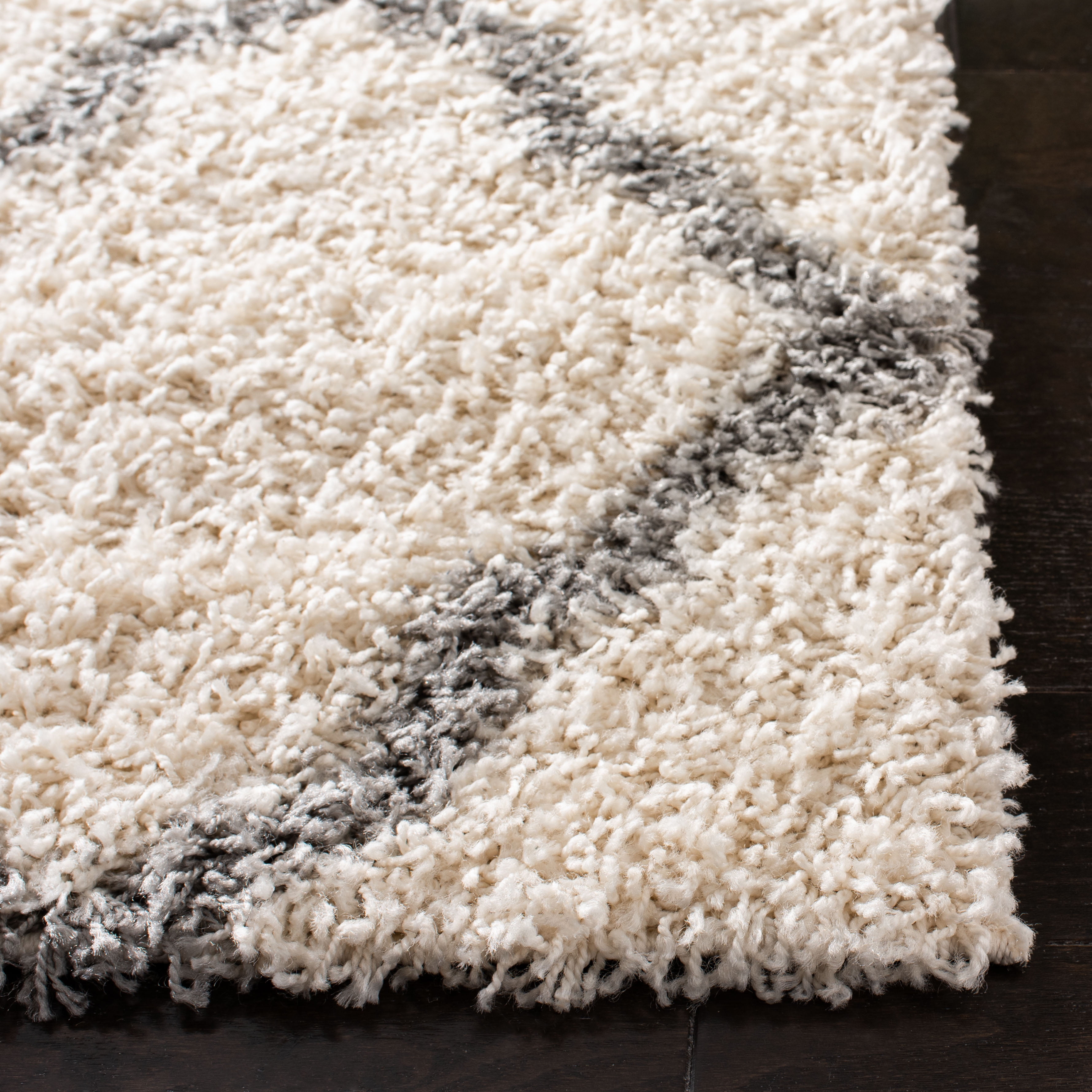 SAFAVIEH Daley Geometric Plush Shag Area Rug, Ivory/Grey, 4' x 4' Square