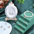 thumbnail image 4 of 1 caja de 32 dijes navideños de renos con micro pavé de circonitas cúbicas. Dije de ciervo dorado y plateado con diseño de animal del bosque e invierno., 4 of 9