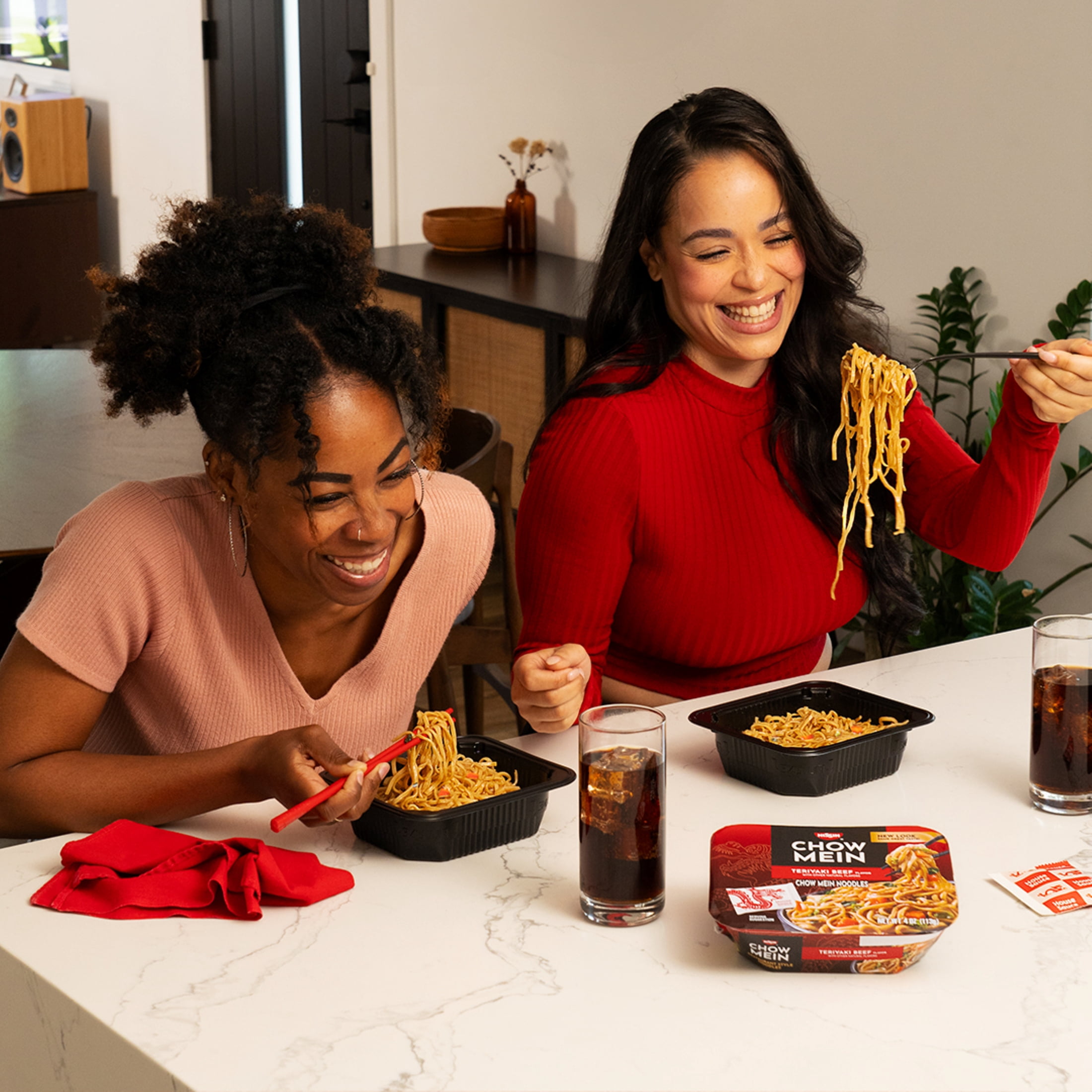 (6 pack) Nissin Foods Chow Mein Instant Noodles, Chicken Flavor, 4.0 oz Tray, Shelf-Stable
