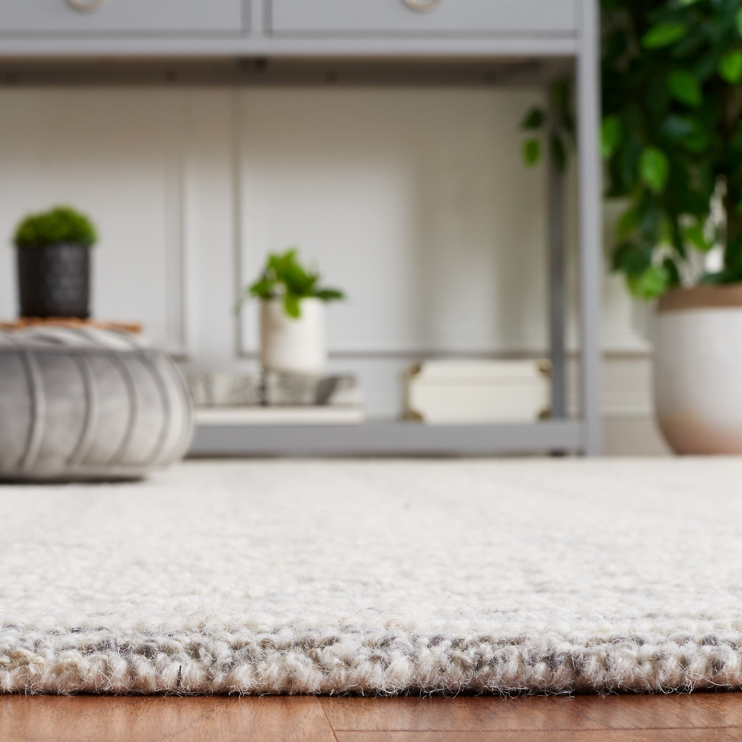 SAFAVIEH Ebony Adella Floral Area Rug, Grey/Ivory, 4' x 6'