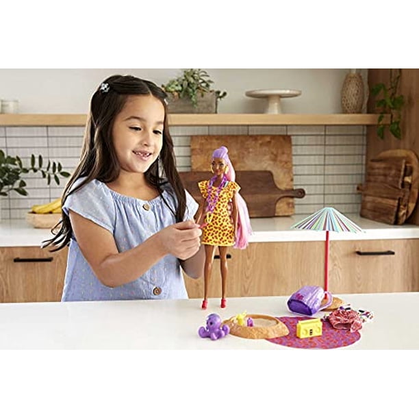 ¡Barbie Color Revela Espuma! Muñeca y mascota amiga con 25 sorpresas: burbujas perfumadas, Barbie Barbie