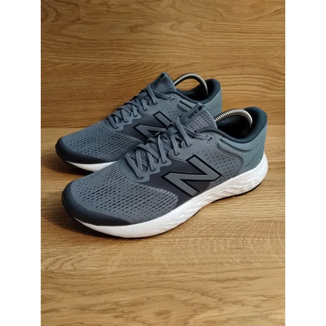 New Balance Men's 520 V7 Running Shoe, Light Blue/Gray/White Size 9 D Excellent!