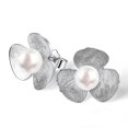 thumbnail image 1 of Regalos para el día de la madre Pendientes de botón de plata esterlina S925 Pendientes de flor de trébol fresco con joyería de perlas de agua dulce, 1 of 5