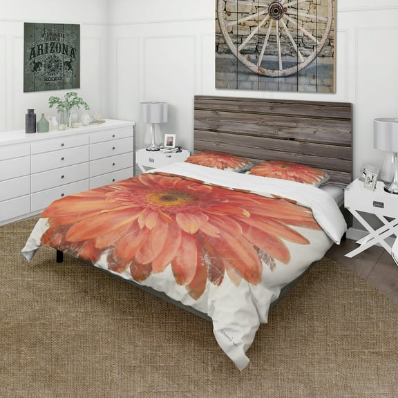Designart 'Vivid Red Daisy' Traditional Duvet Cover Set