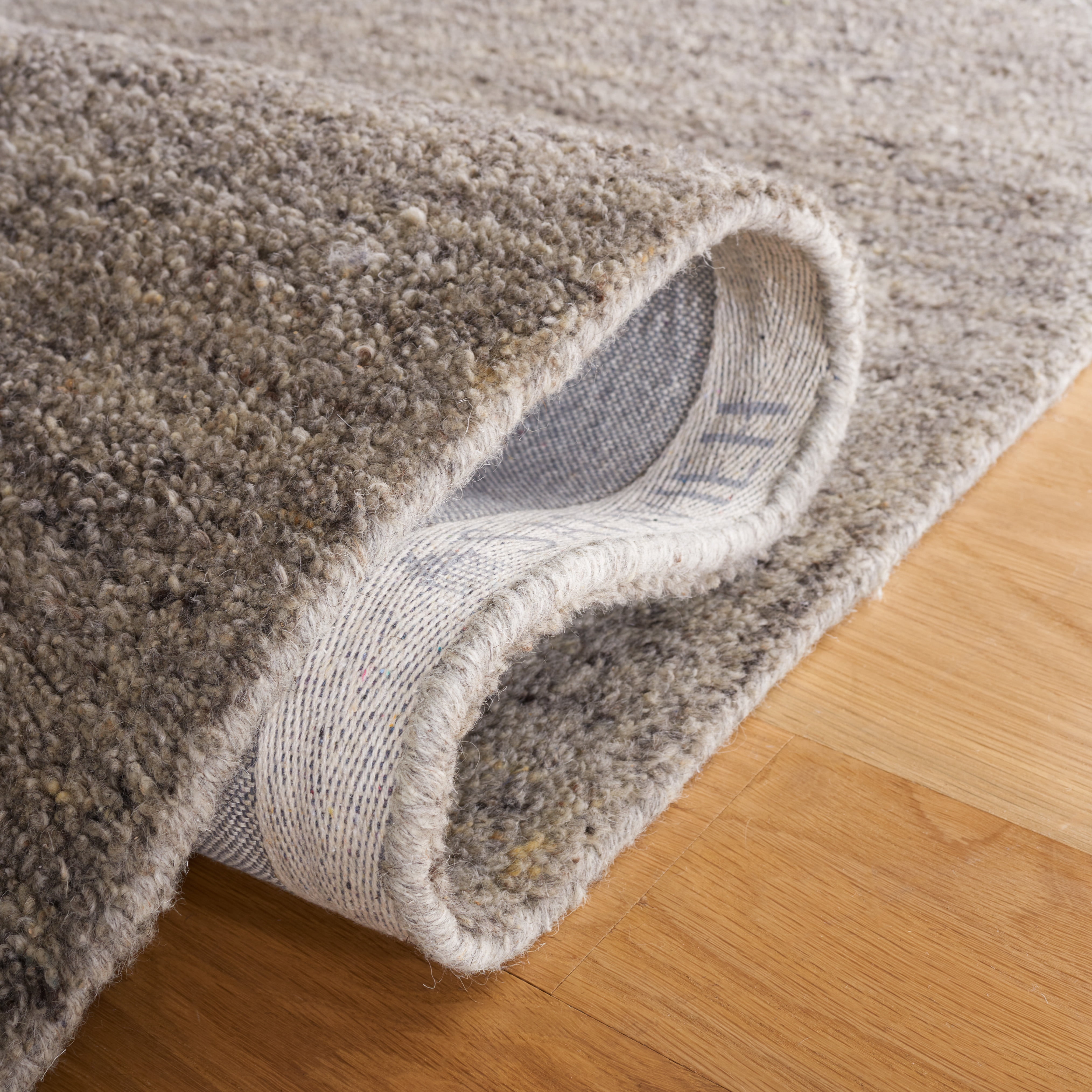 Safavieh Himalaya Flanagan Solid Area Rug, Light Gray, 3' x 5'