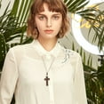 thumbnail image 4 of Collar con colgante de cruz de madera y cadena de cuerda ajustable para hombre y mujer, ideal para diferentes atuendos y ocasiones., 4 of 7