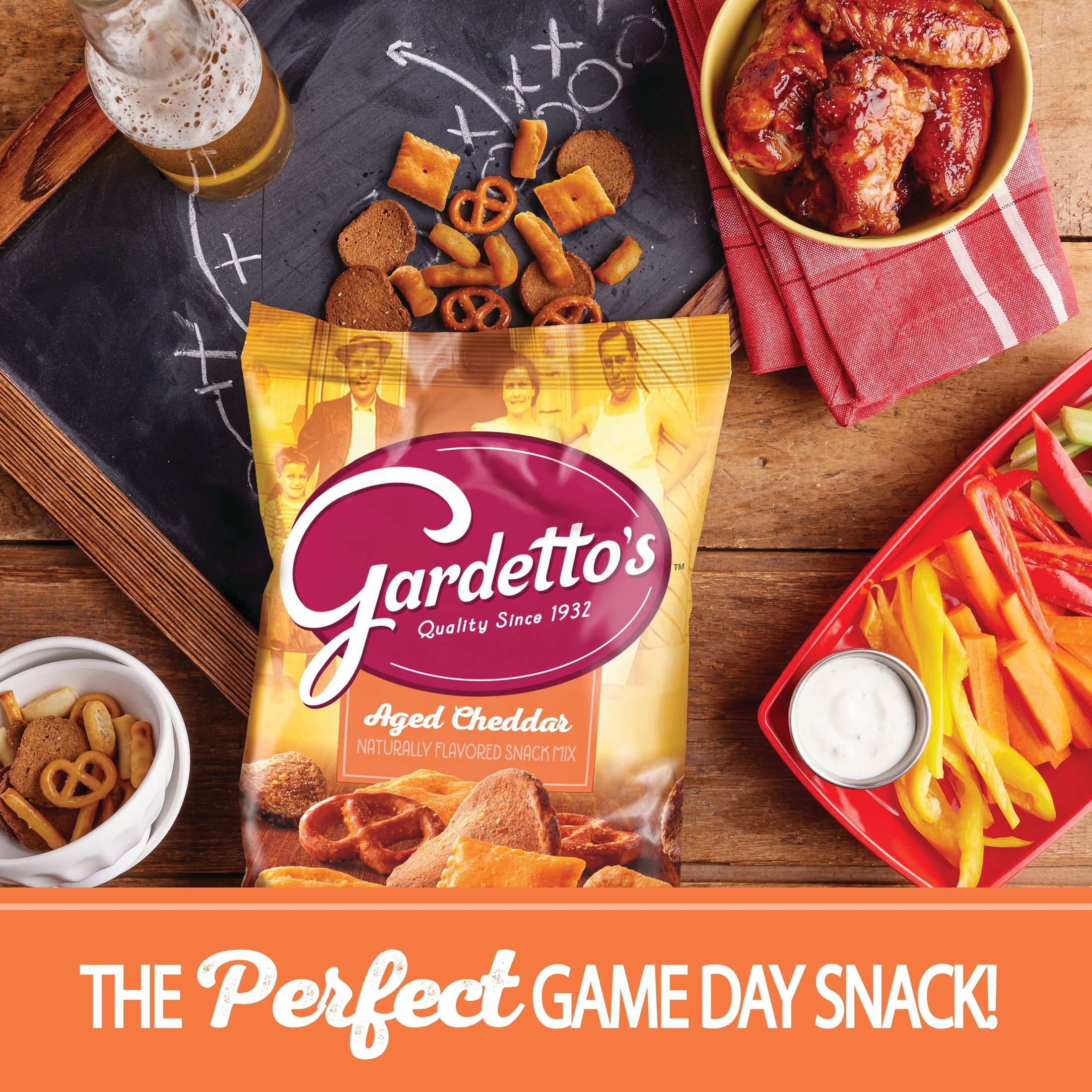 (4 pack) Gardetto's Snack Mix, Aged Cheddar, Family Size Pub and Party Mix, 14.5 oz Bag