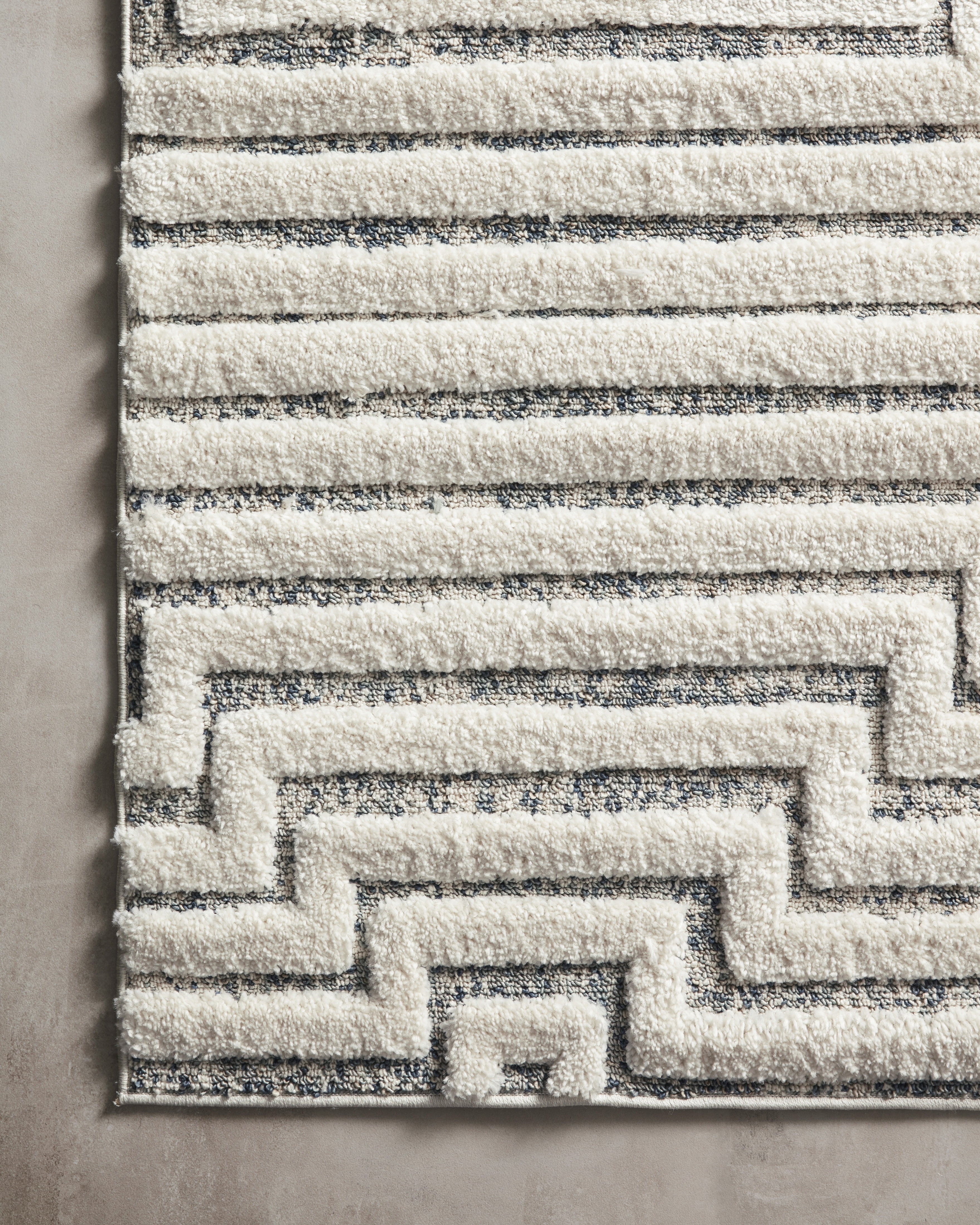 Loloi Rugs HAGEHAG-03WHSC2740 2 ft. 7 in. x 4 ft. Hagen White & Sky Contemporary Power Loomed Rug