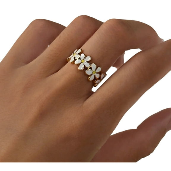 LAPRECIEUZ DE ARTHES JEWELRY Flower Band Yellow Gold Plated Ring for Women, Size 6